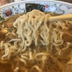 春木屋 - 独特の麺