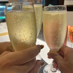 洋食バルしもさわ - 事前に誕生日だと伝えておいたので、飲み放題にスパークリングワインを入れて頂けるという、素晴らしいサービス！追加料金ないの！