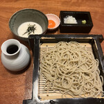 上野 味喜庵 - 大和芋つけとろそば１２５０円。つゆ、とろろ、卵黄とお蕎麦はもちろんですが、役者が全て揃っています。