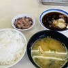 天ぷら　えびす食堂 - ごはん小。塩辛は一人一皿。味噌汁は合わせ味噌。