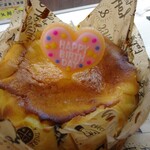 洋食バルしもさわ - ケーキは持ち歩いても大丈夫なスフレチーズケーキを手作り。持ち込みもOK勿論、事前にご相談を