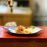 Zeeroku - ⑤【強肴：冷し煮物】
      　玉子焼き、車海老、湯葉、オクラ、椎茸