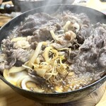 すき焼･鍋物 なべや - 牛肉鉄鍋のできあがり