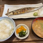 Tantoto Wakura - 秋刀魚と豚汁定食。