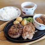 Suteki No Don - 日替わり(木) 999円 : ハンバーグ(130g) , チキングリル , 牛トマト煮込み