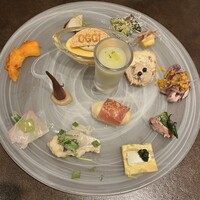 オッジ ダルマット 西麻布店 - 旬の前菜の14種盛り合わせ