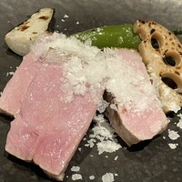 オッジ ダルマット 西麻布店 - 肉料理は米沢豚ロースの低温調理