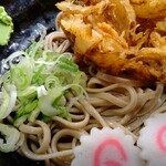 嵯峨谷 - 天ぷらそば(冷) 550円 玉子 50円