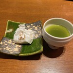Maruya Honten - サービスデザートの栗きんとんと深蒸し茶です