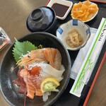 しおさい - 料理写真:特選海鮮丼