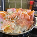 武蔵ノ麦穂 - 海鮮丼断面。ご飯よりネギトロの方が多い(^^)