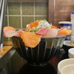 武蔵ノ麦穂 - 丼目線レベル。ご飯少なめです