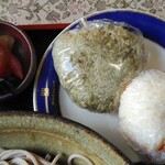 伊自良温泉 - 二種類のおにぎり