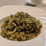 中国飯店 富麗華 - 岩海苔とオクラ、松の実の翡翠チャーハン
