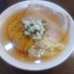 中華そば イデタ - ワンタン麺全体
