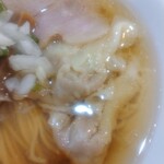 中華そば イデタ - ワンタンのアップ