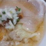 中華そば イデタ - チャーシューとワンタン