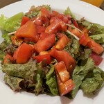 Kitchen fumi - トマトと葉野菜のサラダ（680円）