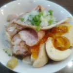 中華そば イデタ - チャーシュー丼味たまご