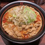 麺創研 紅 - 紅ラーメン（温玉付）990円
