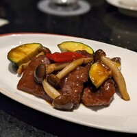 龍天門 - 和牛肉のオイスターソース炒め