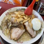 大ちゃんラーメン - デフォルトで胡椒が沢山かけてあり、パンチが増す。