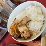 大ちゃんラーメン - 小ライス　チャーシュー切れ端付きで50円のコスパ