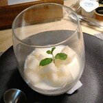 Naga Gutsu Wo Haita Neko - デザート、パンナコッタ季節のフルーツ添え