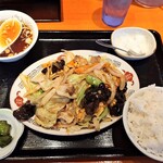 中華龍宴 - 豚肉キャベツ炒め全景