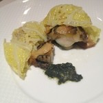 レストラン アラジン - 鮑とセップ茸の縮緬キャベツのブレゼ　肝ソース添え　中の鮑　美味しそうでしょう　2013-10