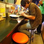 中華そばそのだ - カウンター席のみの狭い店内です