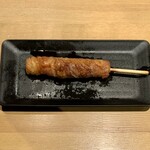 お酒の美術館 - 肉巻きおにぎり棒 ¥350