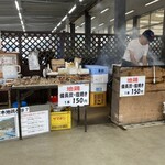 Aridakko - 屋外のブースで焼き鳥の実演販売をされていました
                        炭焼きのいい匂いが漂っていて思わず購入してしまいました