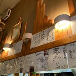 麺屋 雪風 すすきの店 - サイン色紙が沢山。セカオワのLOVEさん来てるけど、いつもあの被り物してるのかな笑