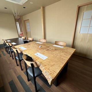 Please use the private room for 4 to 12 people, perfect for entertaining [shared seating at lunchtime]