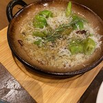 魚のワイン食堂 スズヤ - しらすと万願寺とうがらしのアヒージョ