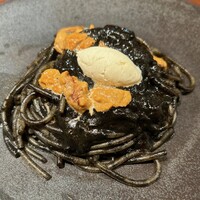 フィーコディンディア - 生ウニ・自家製リコッタチーズのせ イカ墨ソース（コース＋300円）※パスタコースの一品