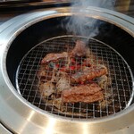 炭火焼肉 南大門 - 焼く肉