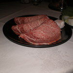 瀬里奈 - 北海道産のすき焼き用特撰牛A５リブロースです。しゃぶしゃぶ用のリブロースより霜降りが多めです。