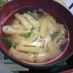 ごはん畑 - 朝採り野菜の小松菜と油揚げの味噌汁　１００円