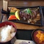 道の駅 キラメッセ室戸・食遊鯨の郷 - ちょっと魚介に飽きてきたので…和牛ステーキ定食(⑅˃◡˂⑅)
            柔らかかったぁ♪