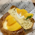 パン・ルセット - 桃とクリームチーズのデニッシュ ¥175