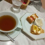 Cafe La Mille - ハーフ＆ハーフケーキセット 1,689円