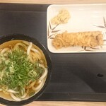 丸亀製麺 - かけうどん(並) ¥390かしわ天ぷら ¥180