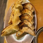 Gyouza Sakaba Ootaya - とりひき肉のキーマカレー餃子450円　エビ餃子380円