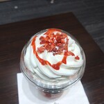 GODIVA - ホワイトチョコレート ストロベリー ショコリキサー（アップ）