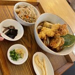 Udon Ya Tsunagu - かやくご飯とぶっかけのセット。