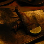 六雁 - 6-焼-天然 活け鮎の炭火焼（H25.6.2x）