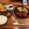 やさい畑 - どっちがどっちの広島牛100％と６％にベーコンのトッピングとご飯大盛り