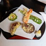 郷土料理ともん - 右下のチチタケは天ぷらだと美味。おすましの物はかなり食感に癖がありました。個体差なのか調理の差なのかは不明。